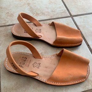 Pons leather slides